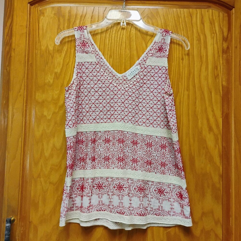 Beautiful Velvet by Graham & Spencer lace & embroidered top size small